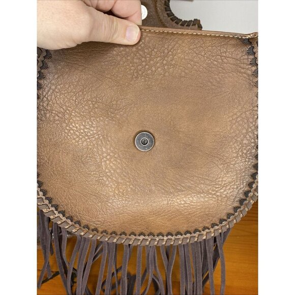 Justin Boot Barn Women's Whipstitch Fringe Saddle Bag Brown w/ Justin Earrings - Picture 6 of 10